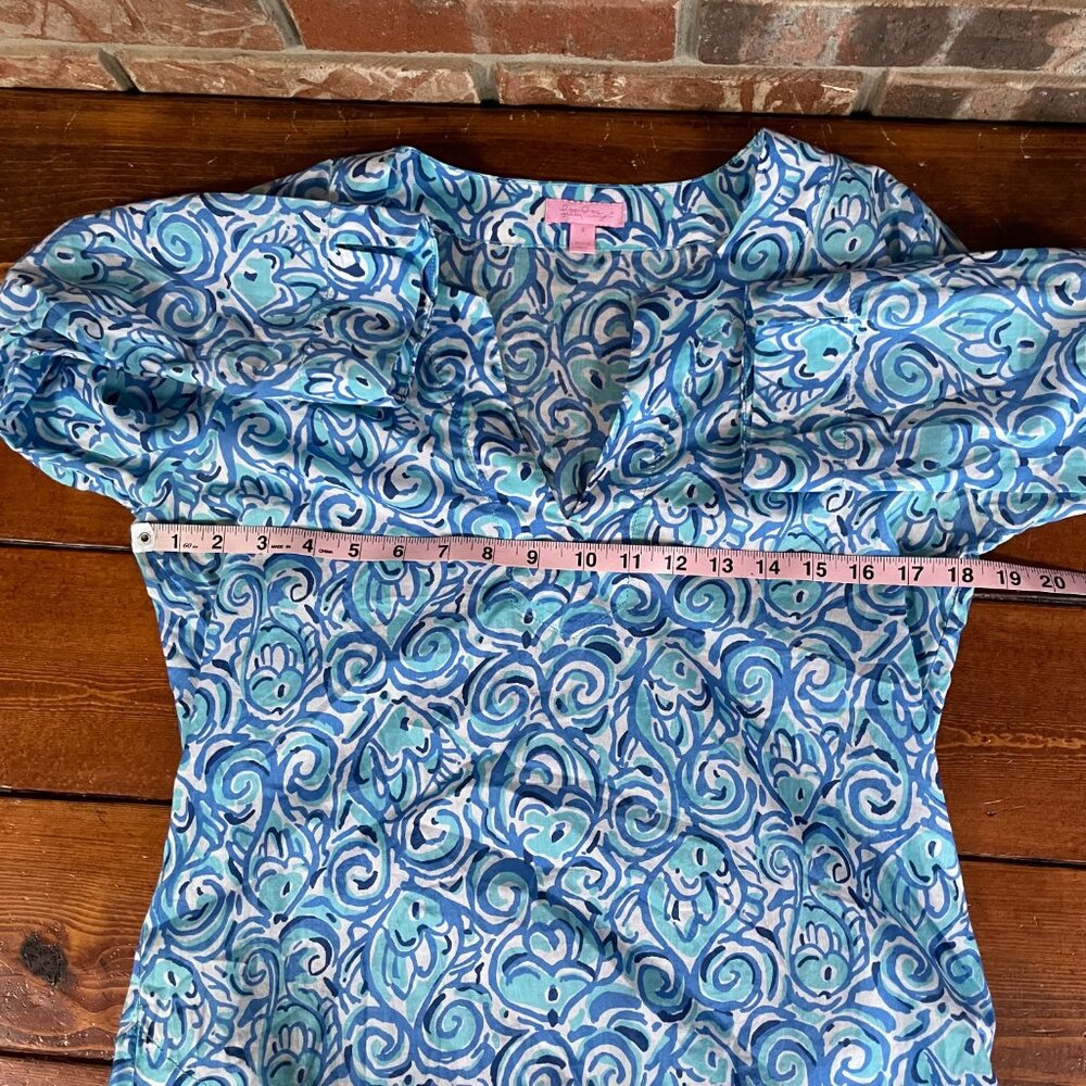 Lilly Pulitzer Amelia Island Blue White Chasing Tail Fish Small Tunic Blouse EUC - Picture 9 of 12